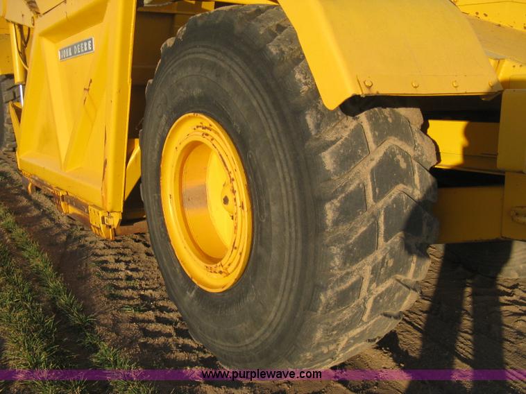 image for item B8408 1974 John Deere 860A scraper