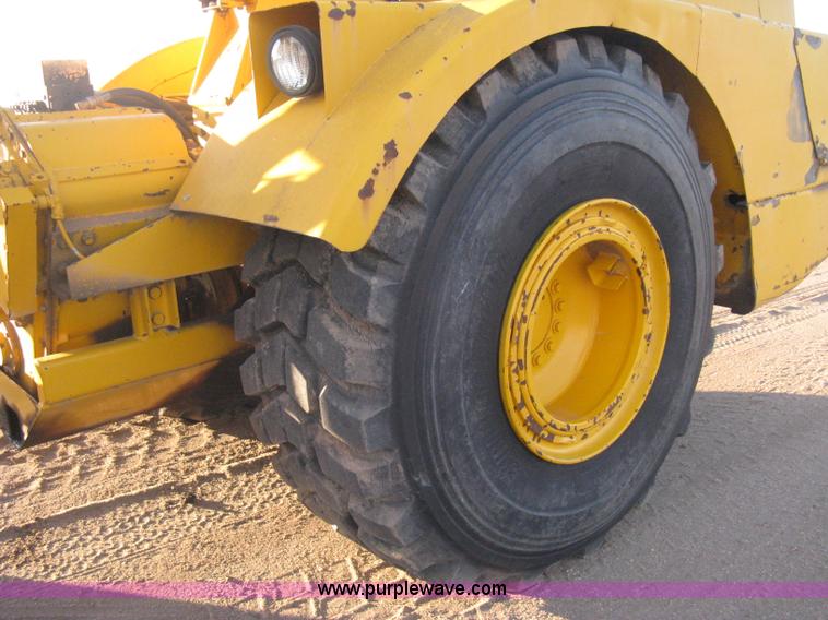 image for item B8408 1974 John Deere 860A scraper