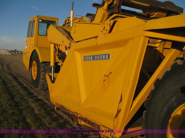 image for item B8408 1974 John Deere 860A scraper