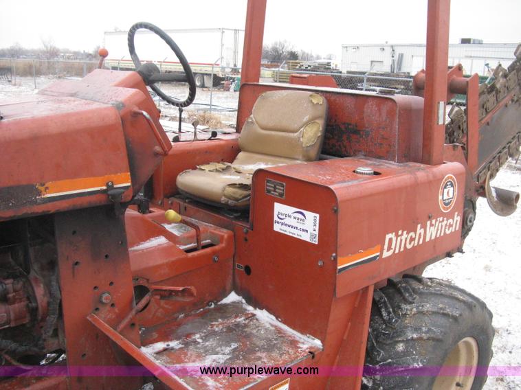 image for item E3003 2001 Ditch Witch 5110 trencher