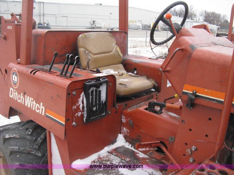 image for item E3003 2001 Ditch Witch 5110 trencher