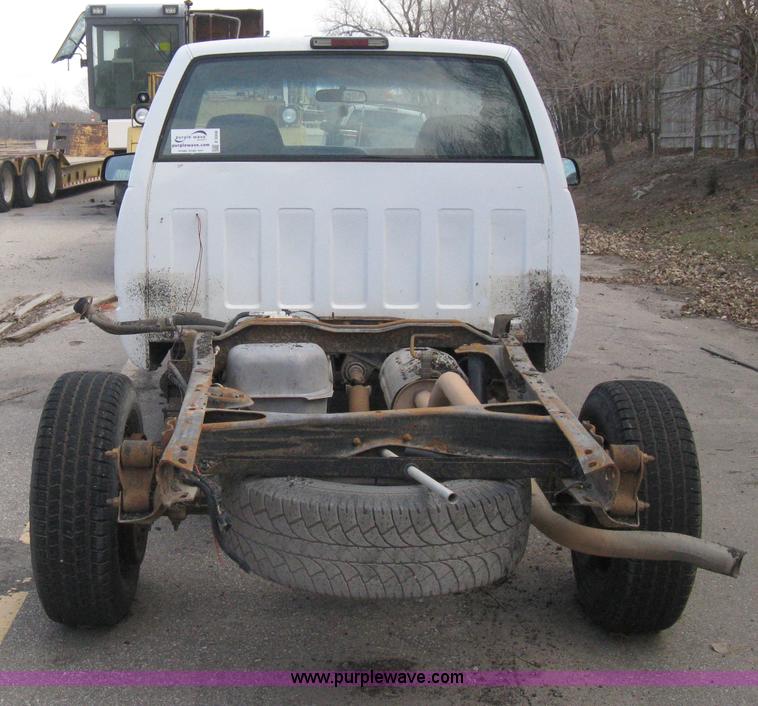 image for item E3008 2000 Chevrolet 2500 cab and chassis