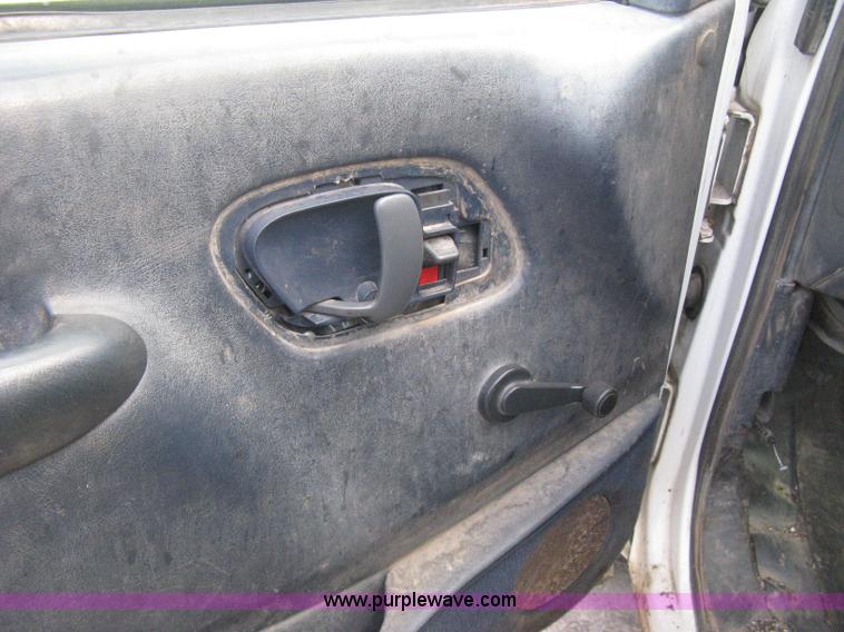 image for item E3008 2000 Chevrolet 2500 cab and chassis