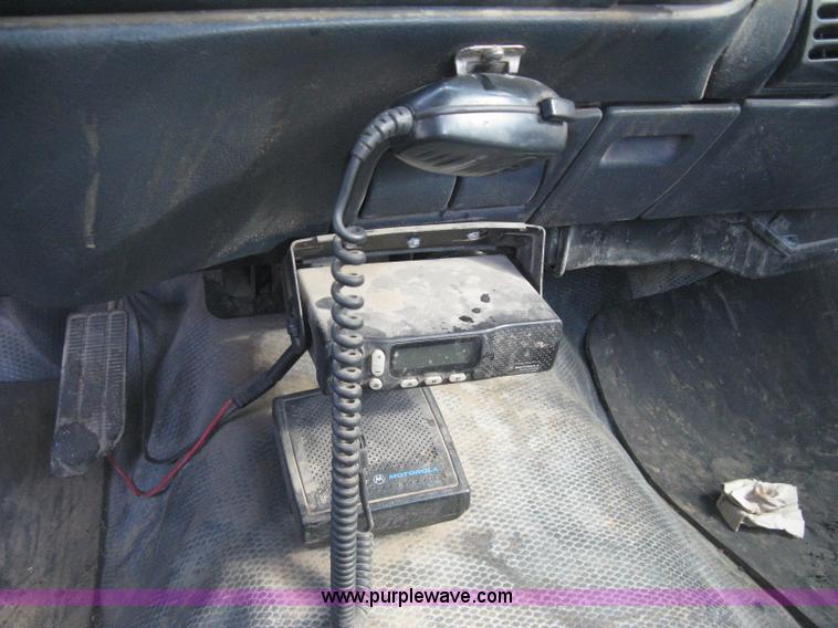 image for item E3008 2000 Chevrolet 2500 cab and chassis