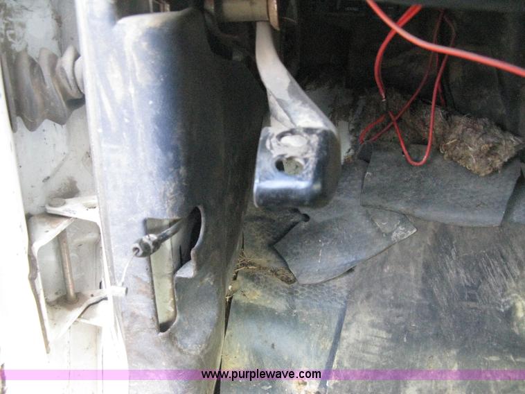 image for item E3008 2000 Chevrolet 2500 cab and chassis