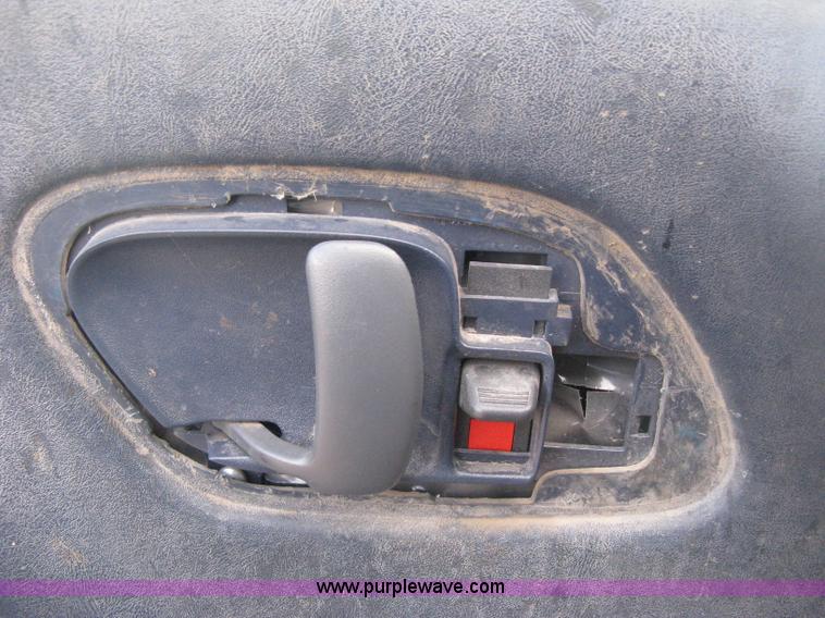 image for item E3008 2000 Chevrolet 2500 cab and chassis