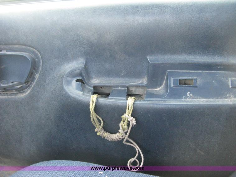 image for item E3008 2000 Chevrolet 2500 cab and chassis