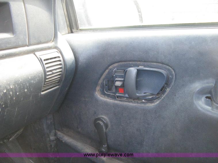 image for item E3008 2000 Chevrolet 2500 cab and chassis