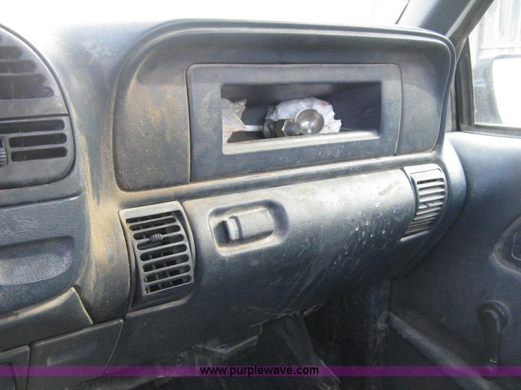 image for item E3008 2000 Chevrolet 2500 cab and chassis