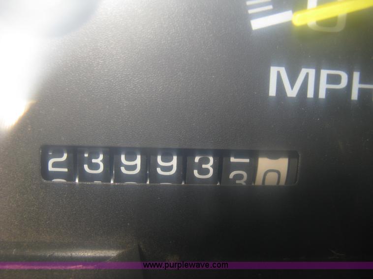 image for item E3008 2000 Chevrolet 2500 cab and chassis