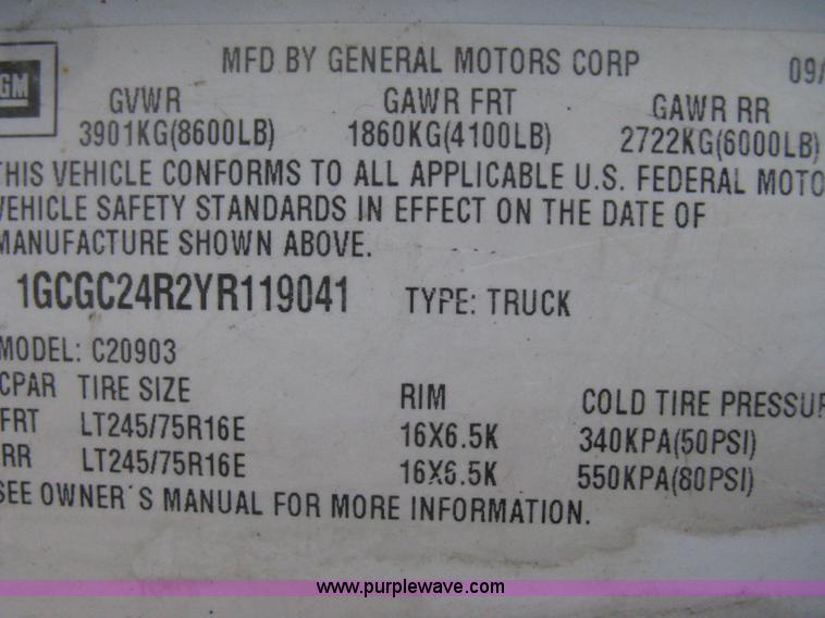 image for item E3008 2000 Chevrolet 2500 cab and chassis