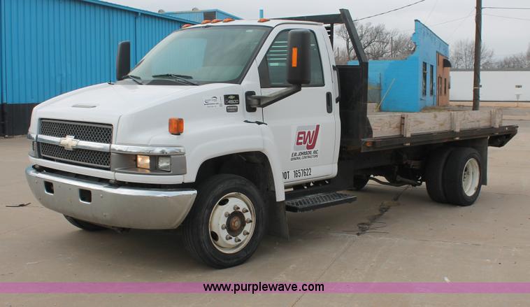 image for item E3056 2005 Chevrolet C4500 flat dump bed truck