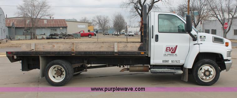image for item E3056 2005 Chevrolet C4500 flat dump bed truck