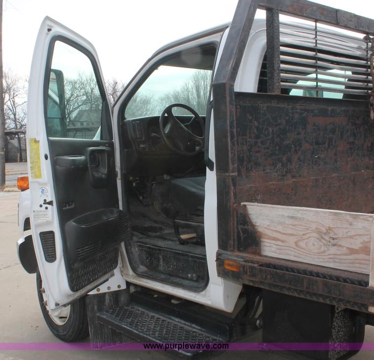 image for item E3056 2005 Chevrolet C4500 flat dump bed truck