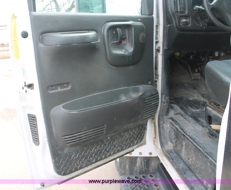 image for item E3056 2005 Chevrolet C4500 flat dump bed truck
