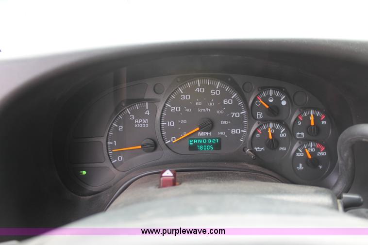 image for item E3056 2005 Chevrolet C4500 flat dump bed truck