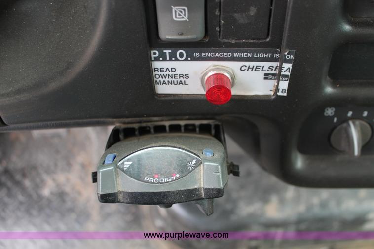 image for item E3056 2005 Chevrolet C4500 flat dump bed truck