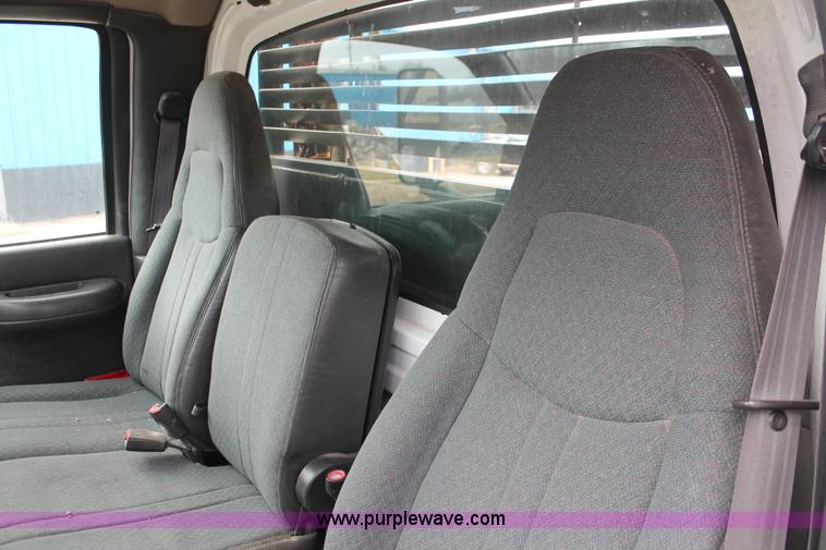 image for item E3056 2005 Chevrolet C4500 flat dump bed truck