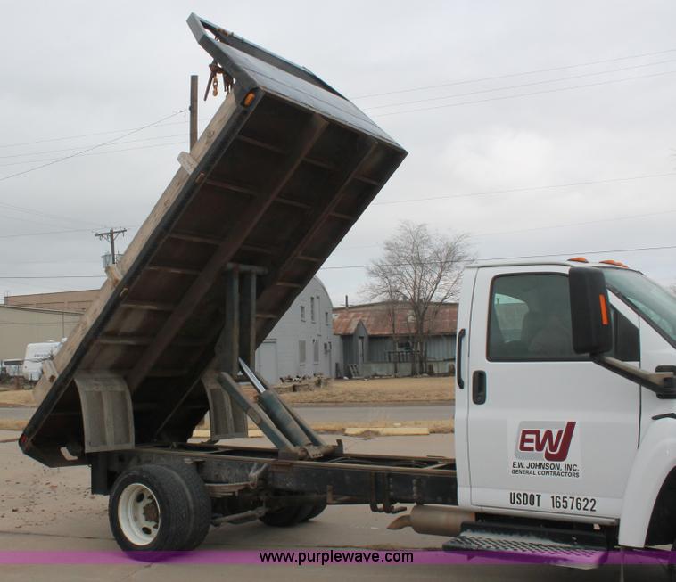 image for item E3056 2005 Chevrolet C4500 flat dump bed truck
