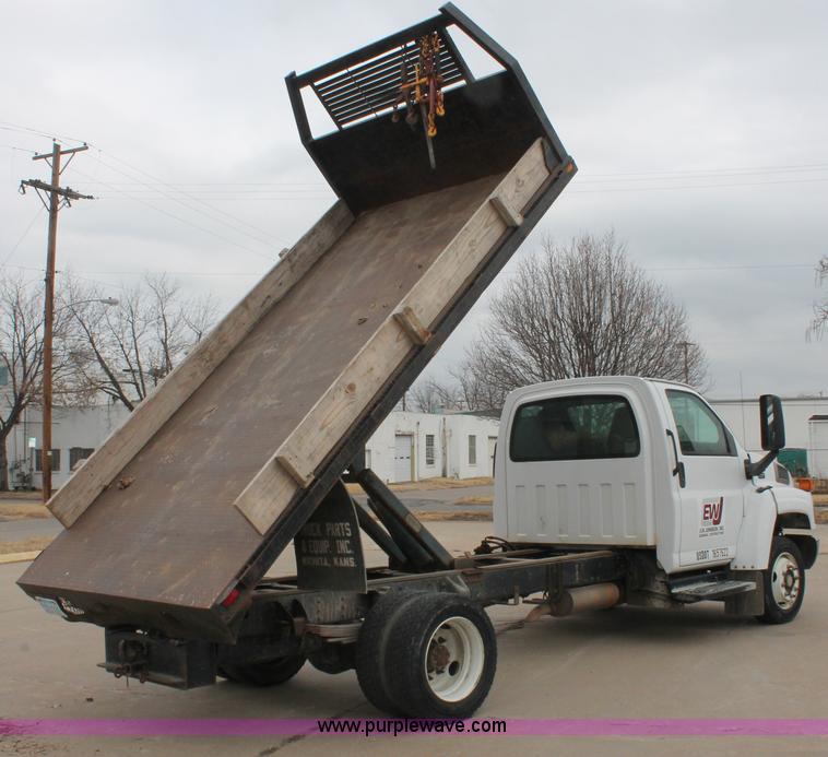 image for item E3056 2005 Chevrolet C4500 flat dump bed truck