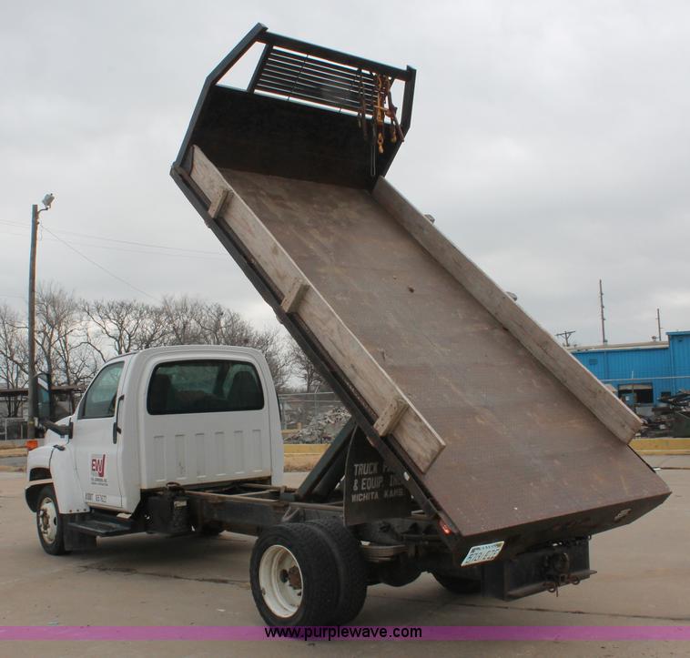 image for item E3056 2005 Chevrolet C4500 flat dump bed truck