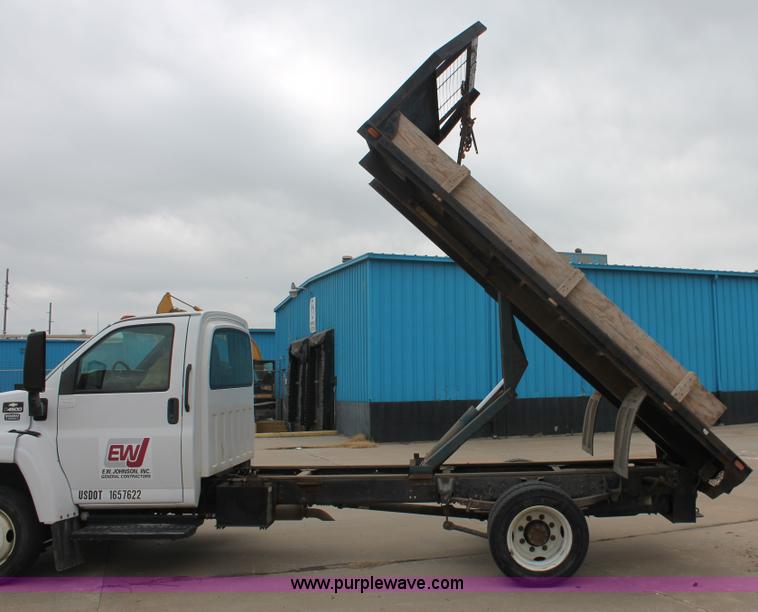 image for item E3056 2005 Chevrolet C4500 flat dump bed truck