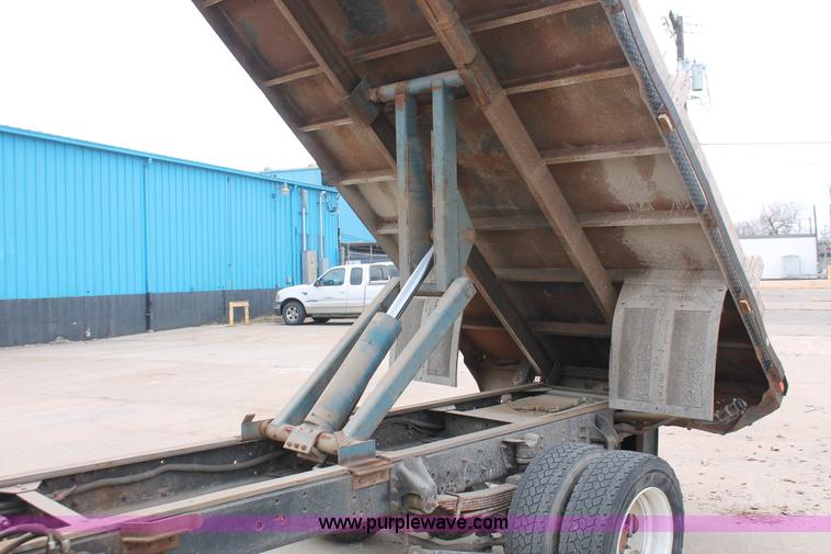image for item E3056 2005 Chevrolet C4500 flat dump bed truck