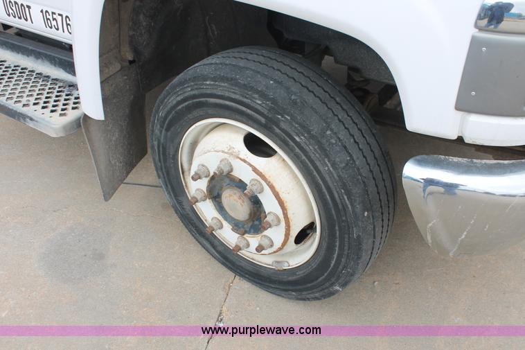 image for item E3056 2005 Chevrolet C4500 flat dump bed truck