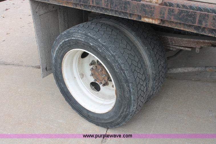 image for item E3056 2005 Chevrolet C4500 flat dump bed truck