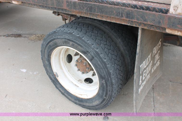 image for item E3056 2005 Chevrolet C4500 flat dump bed truck