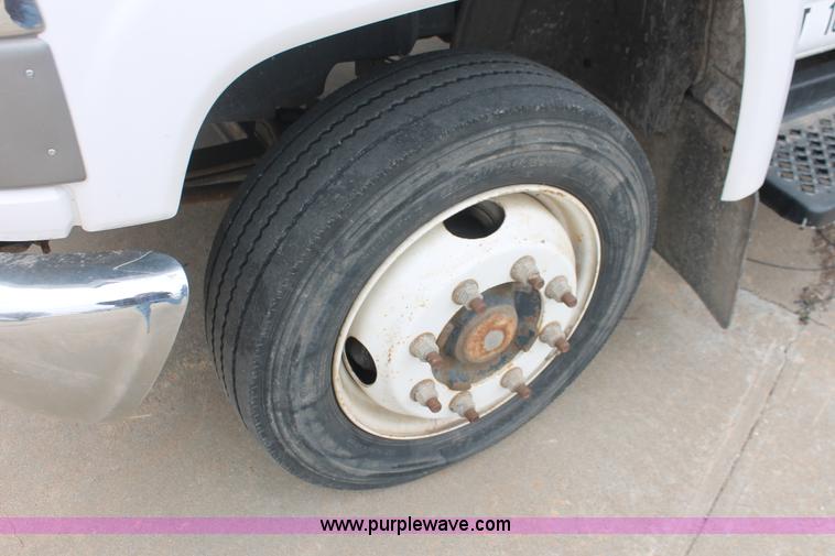 image for item E3056 2005 Chevrolet C4500 flat dump bed truck