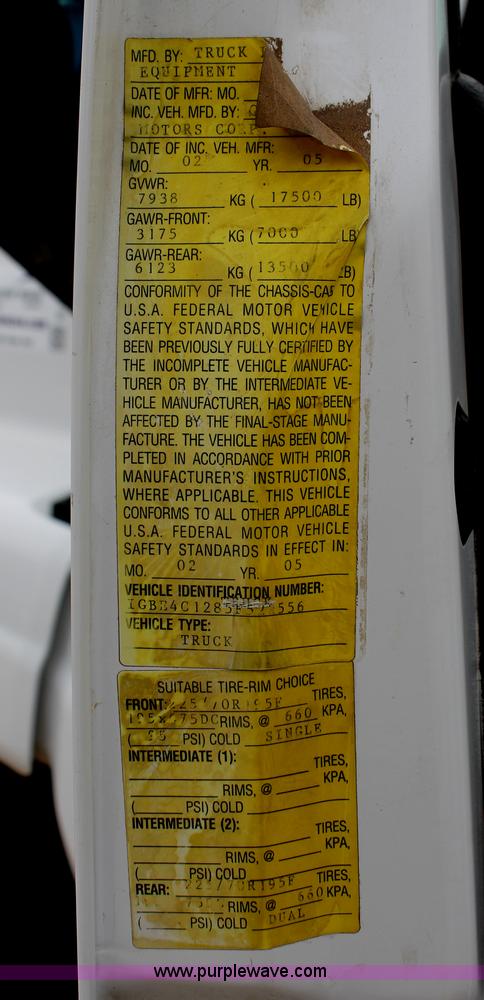 image for item E3056 2005 Chevrolet C4500 flat dump bed truck