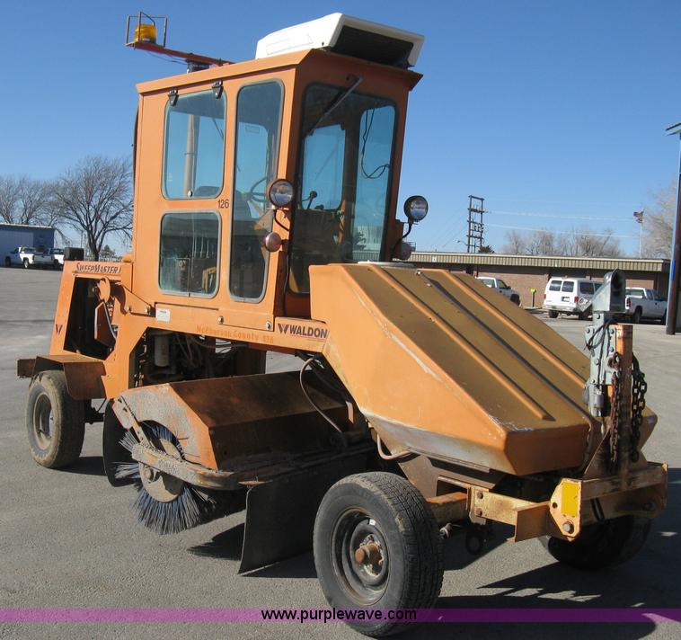 image for item E3069 1996 Waldon Sweep Master II broom