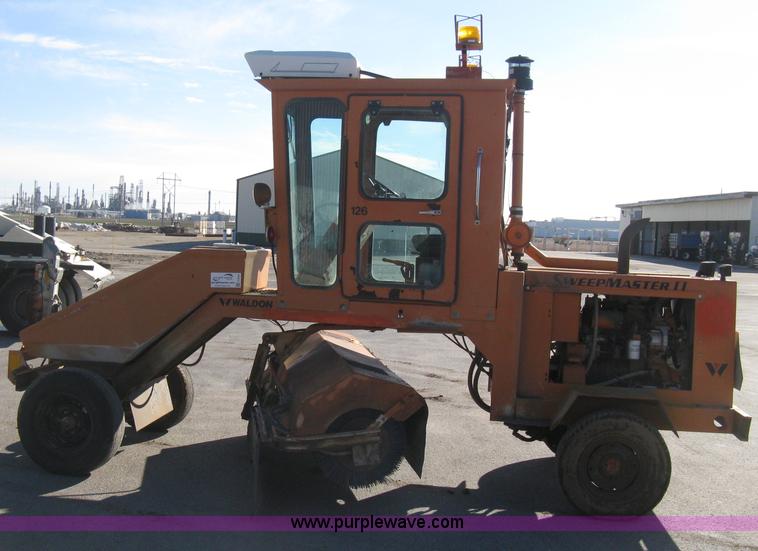 image for item E3069 1996 Waldon Sweep Master II broom