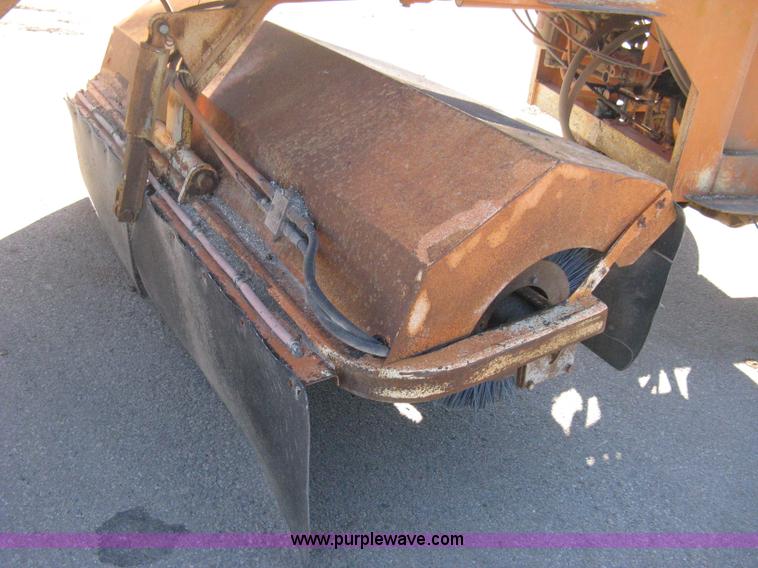 image for item E3069 1996 Waldon Sweep Master II broom