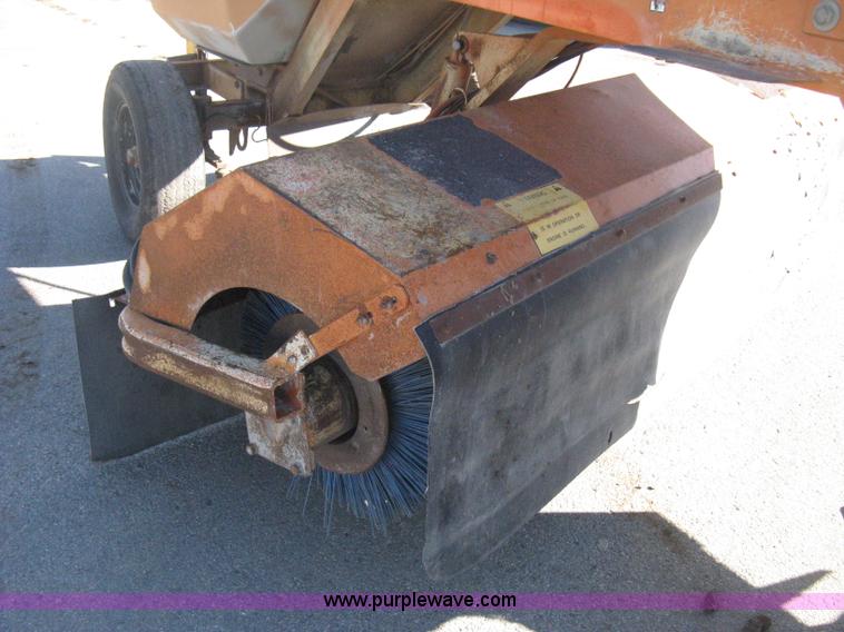 image for item E3069 1996 Waldon Sweep Master II broom