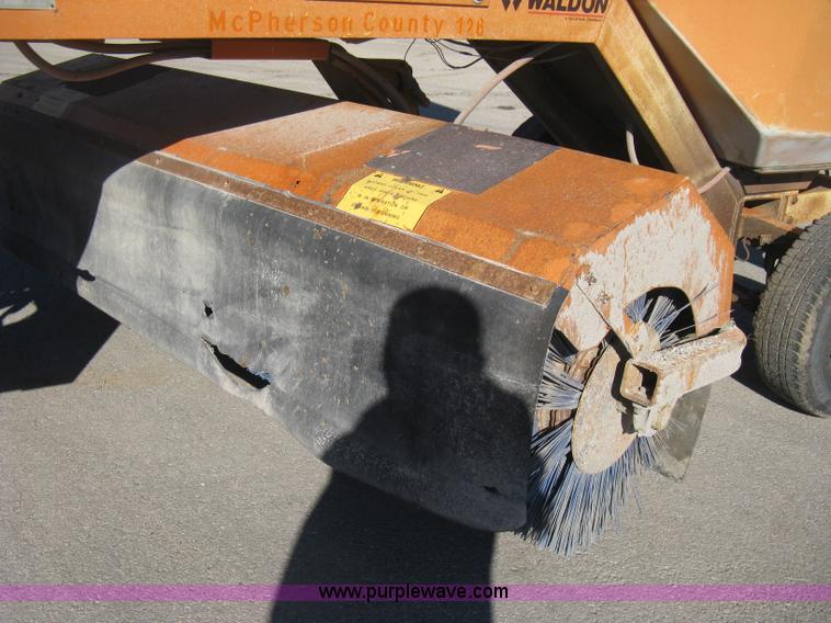 image for item E3069 1996 Waldon Sweep Master II broom