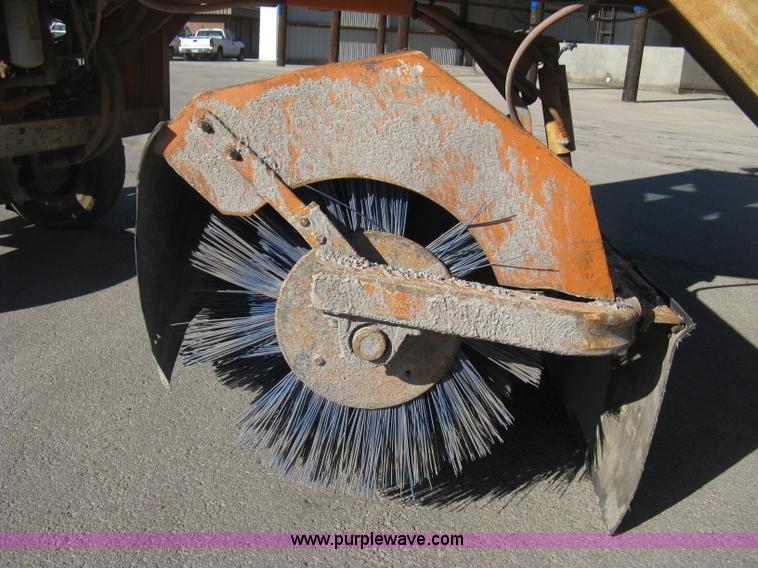 image for item E3069 1996 Waldon Sweep Master II broom