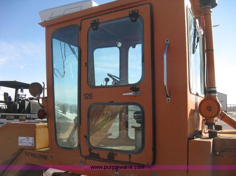 image for item E3069 1996 Waldon Sweep Master II broom