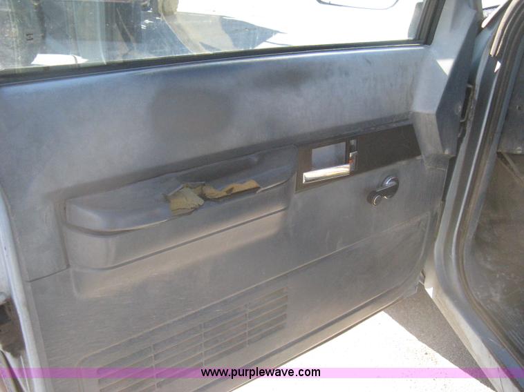 image for item E3073 1992 Chevrolet Cheyenne 2500 utility truck