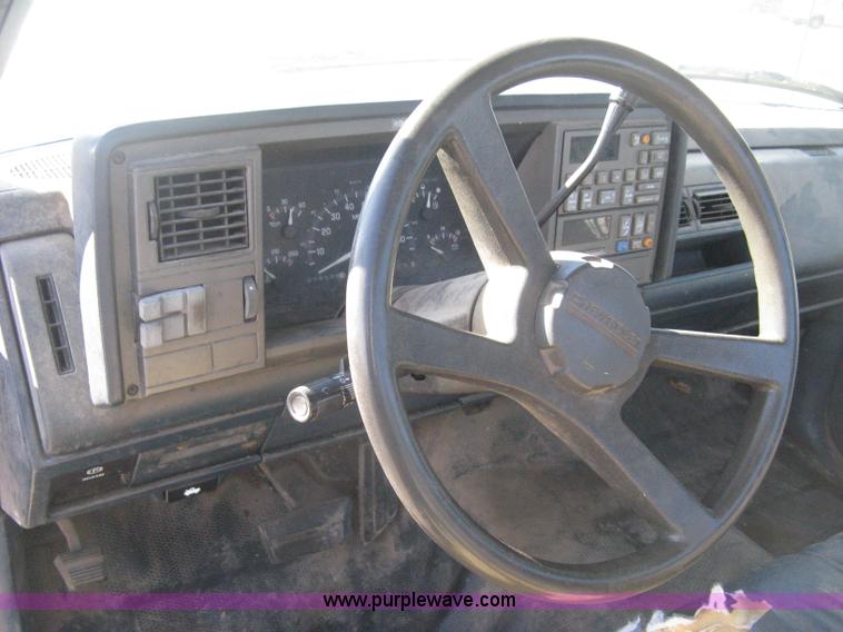 image for item E3073 1992 Chevrolet Cheyenne 2500 utility truck