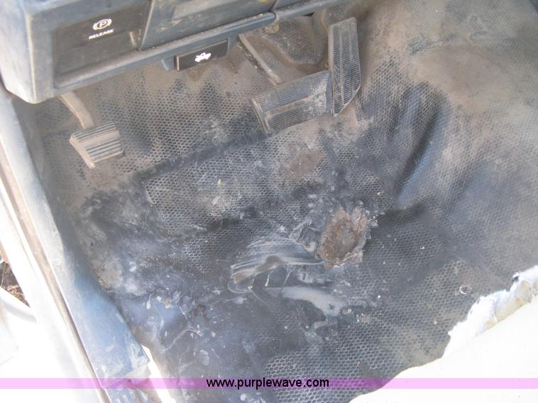 image for item E3073 1992 Chevrolet Cheyenne 2500 utility truck