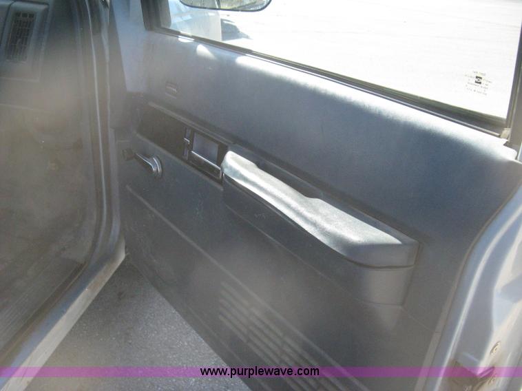 image for item E3073 1992 Chevrolet Cheyenne 2500 utility truck