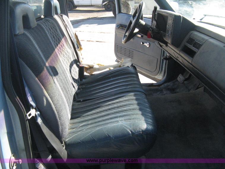 image for item E3073 1992 Chevrolet Cheyenne 2500 utility truck