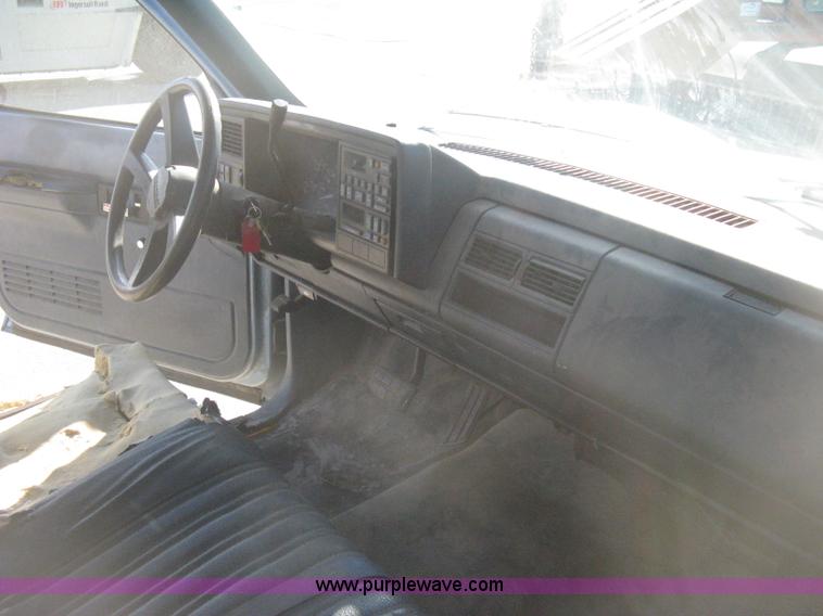 image for item E3073 1992 Chevrolet Cheyenne 2500 utility truck