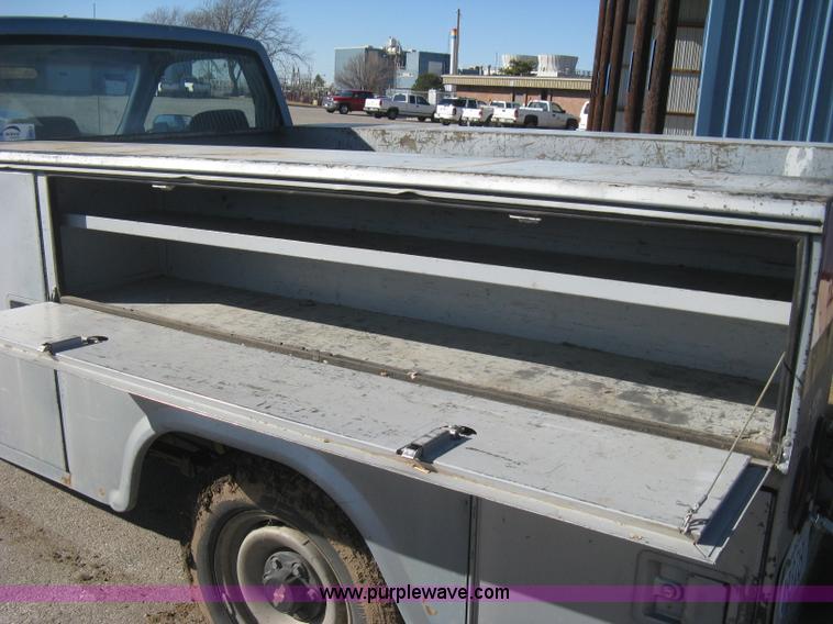 image for item E3073 1992 Chevrolet Cheyenne 2500 utility truck