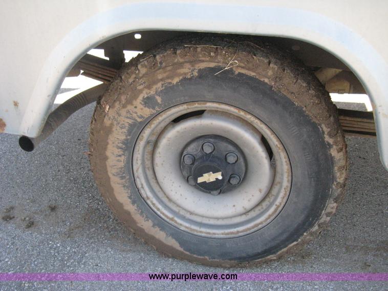 image for item E3073 1992 Chevrolet Cheyenne 2500 utility truck