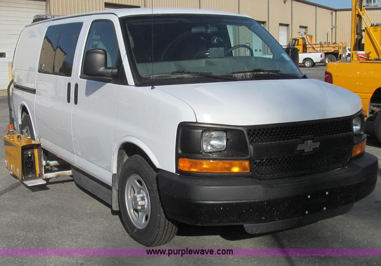 image for item E3673 Laserlux CEN30 Mobile Retroreflectometer with 2006 Chevrolet Express 1500 Cargo van