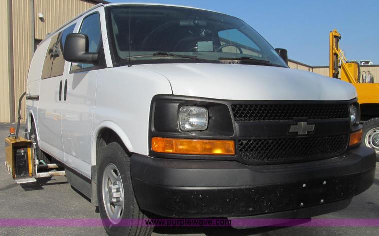 image for item E3673 Laserlux CEN30 Mobile Retroreflectometer with 2006 Chevrolet Express 1500 Cargo van