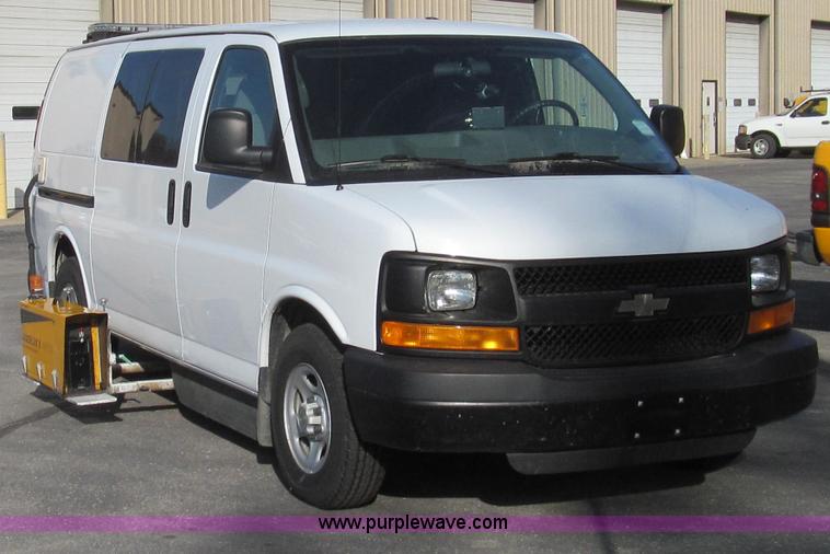 image for item E3673 Laserlux CEN30 Mobile Retroreflectometer with 2006 Chevrolet Express 1500 Cargo van